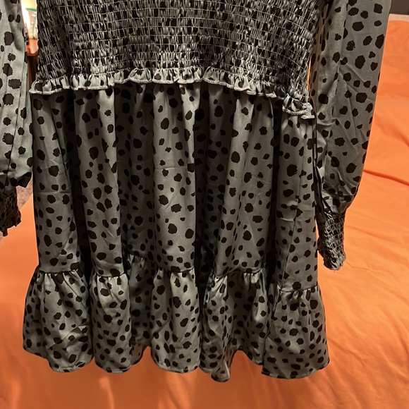 Fashion Dress. Bought off Amazon. - Picture 3 of 9